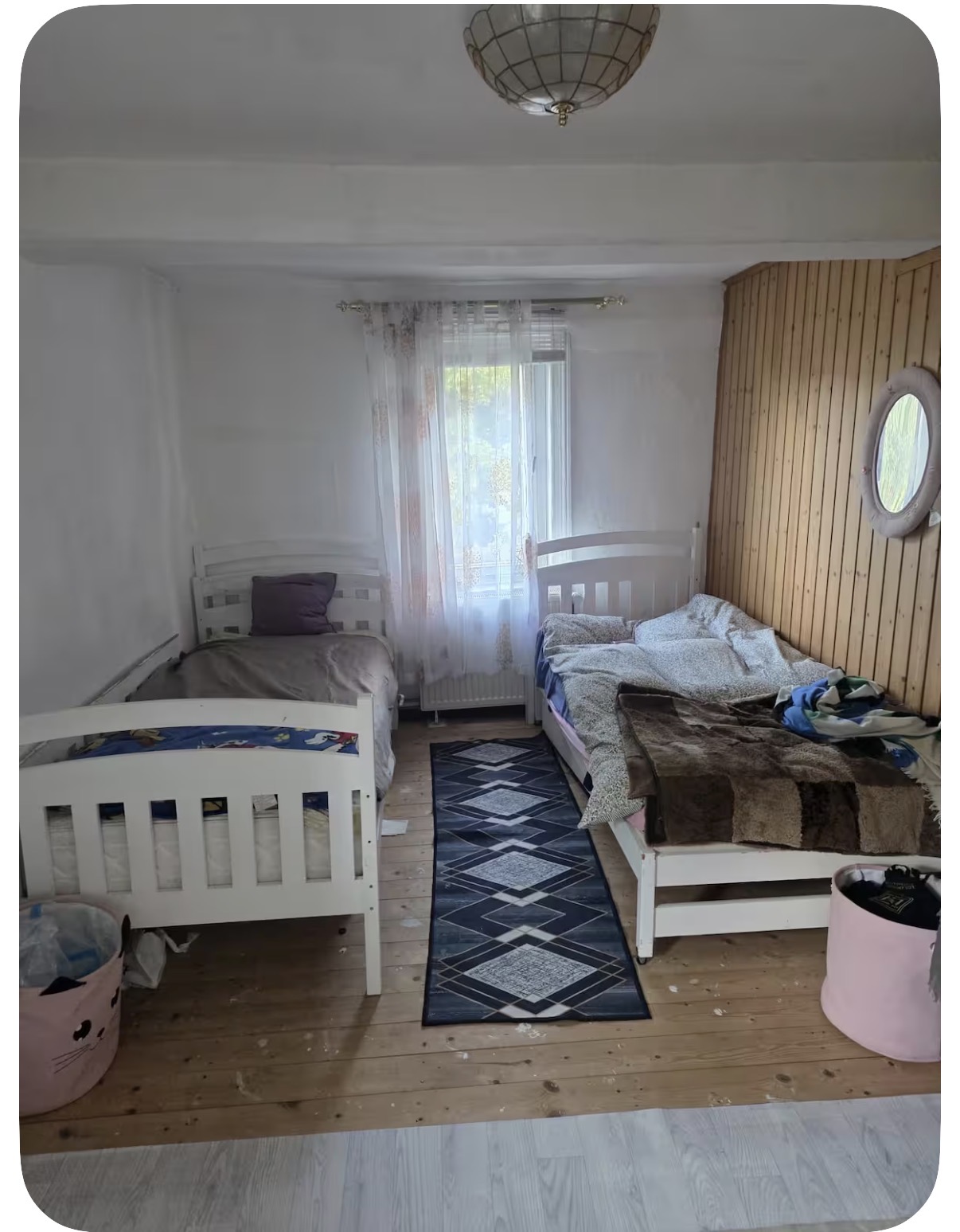 Zimmer mit zwei Einzelbetten